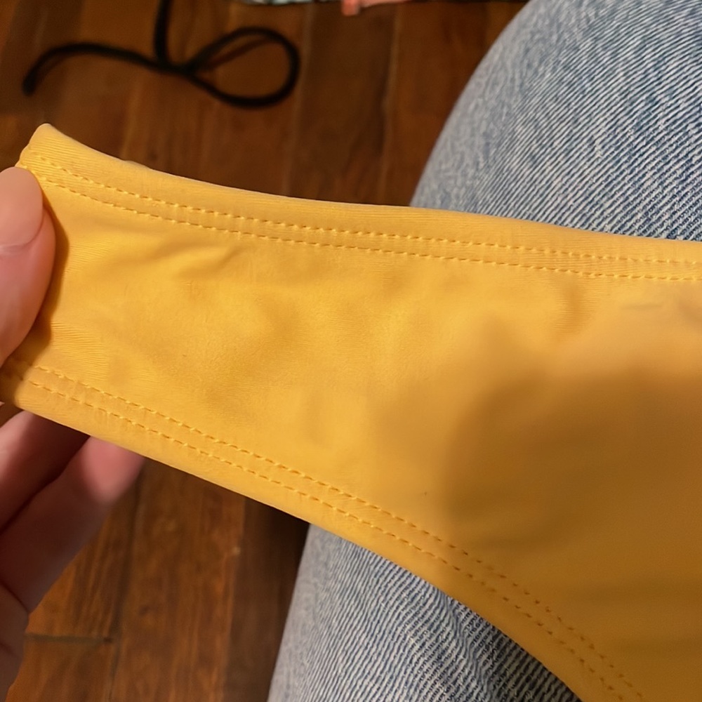 Yellow bikini! - Picture 2 of 3